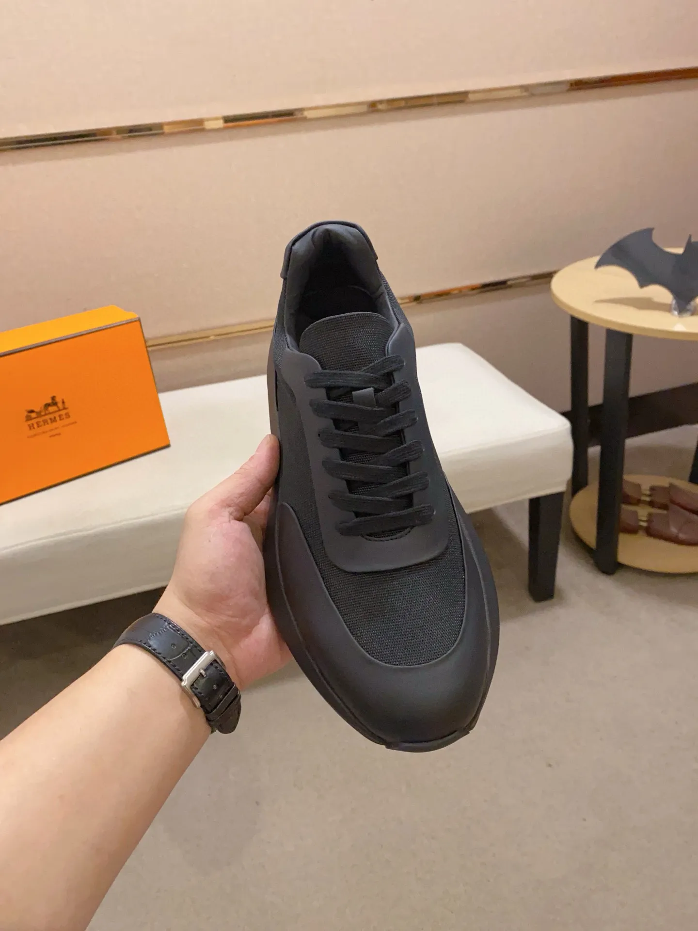 Men's clothing and shoes💰: 600💰《HERMES》【Classic Original Version】Hermès; Top 🔝 Purchasing Agency 🔍🔍Men's latest 🇺🇸 counters are on sale simultaneously, original imported from Italy ▲▲Silk cowhide with breathable fabric ▲▲ (high-end and expensive Qi·Grade) Exquisite workmanship (Italian 🇮🇹Imported water-dyed 🐂cowhide lining) Sole: Original sole provided by the original factory, ⚠️Exclusive double-layer activity·TPR·Rubber·Combined molded outsole; Super·comfortable·wear-resistant·non-slip·environmental protection The real thing is more beautiful if you take the real thing (high quality, follow the order), you can enter and exit the counter at will * Number of yards: 38·39·40·41·42·43·44# (can be customized 45.)